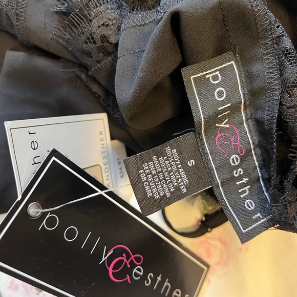 Flowy tank top with lace detailing and adjustable straps - Picture 4 of 7